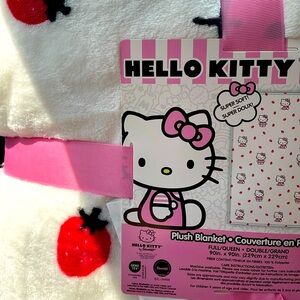 24HR DROP ⬇️ Sug Hello Kitty Plush F/Q cozy blanket